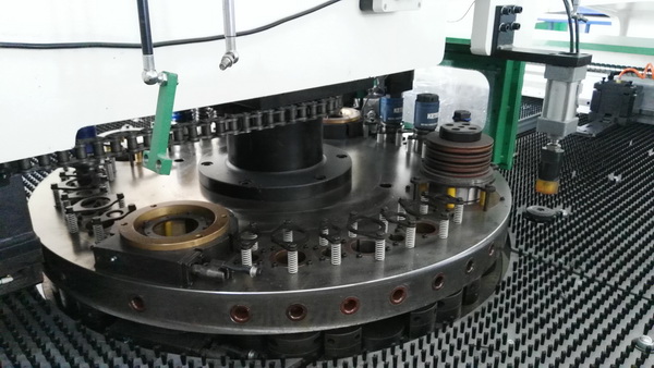 Тип тормоза o гидровлического давления механических инструментов CNC плиты пробивая