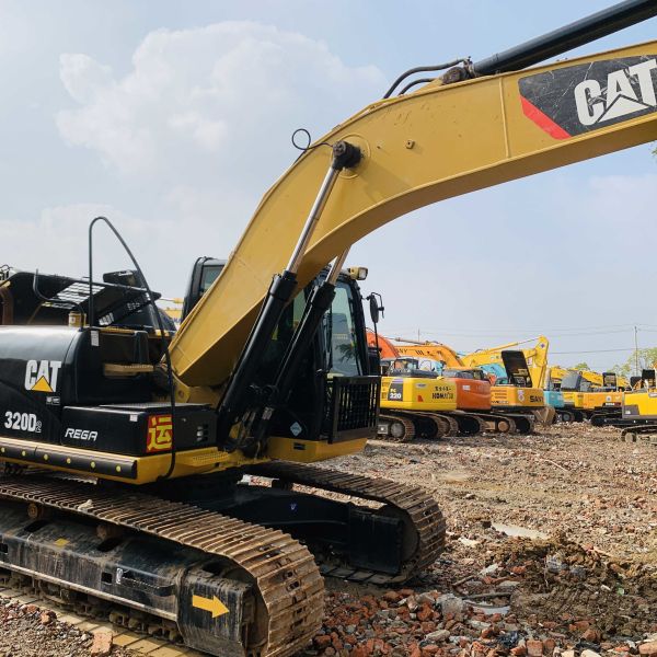 Категория 320d Использованный экскаватор Caterpillar Средний 20t Оригинальный цвет краски