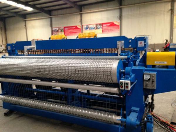 High Efficiency Automatic Welded Wire Mesh Making Machine Factory from XM