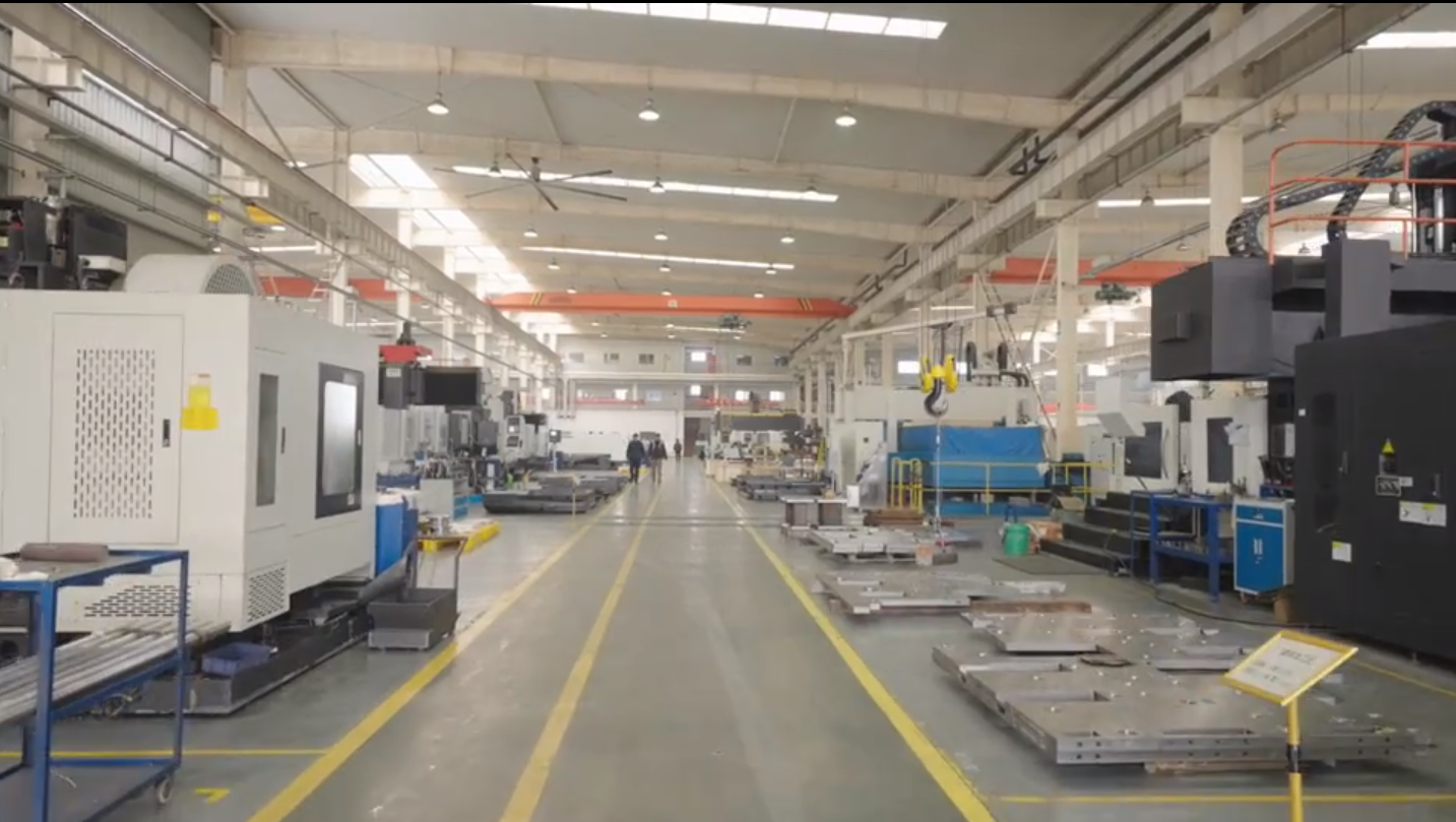 Белая резная ревиндерная машина с диаметром ревинда максимум 350 мм