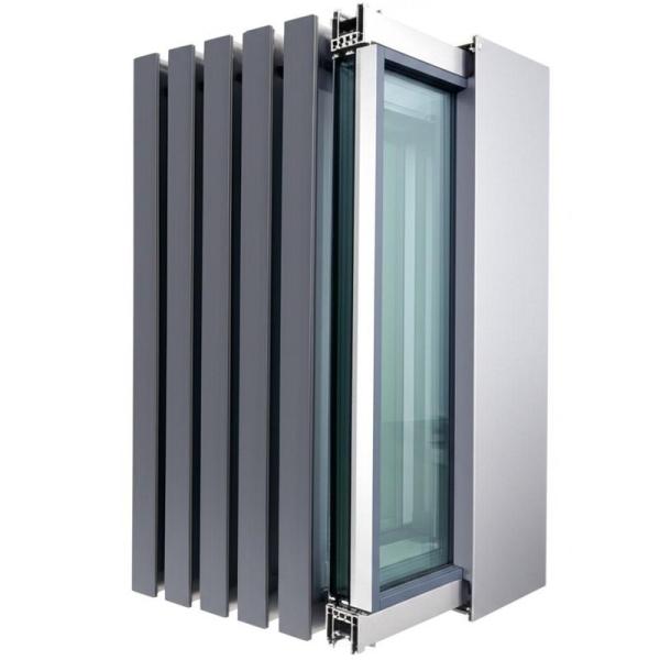 Muro cortina de aluminio con toldo y doble acristalamiento - Aislamiento acústico STC 40