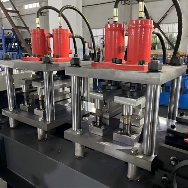 New Popular 1.0-1.5mm Carbon&Galvanized Steel  C Profile U Profile Door Frame Roll Forming Machine With Punching Device