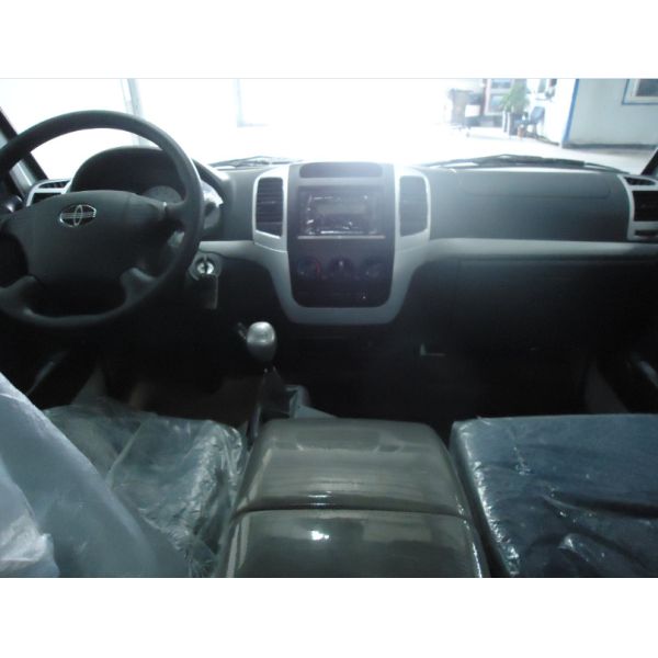 High Bearing Capacity Luxurious White Mini Bus Van With Air Bag