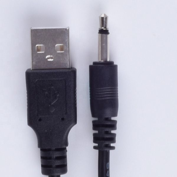 1M USB a 3.5mm 2 plazos Aux Audio Jack Conector Cable de carga para el teléfono de altavoz