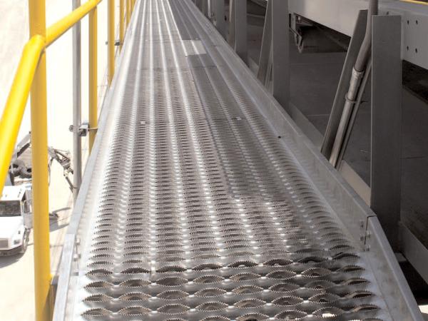 Light Weight Anti Skid Metal Plate Grip Strut Plank Grating For Walkway