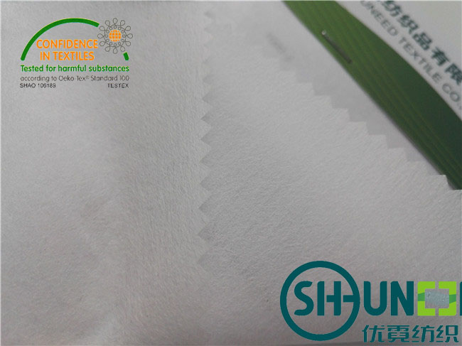 Non сплетенная вискоза смешанная полиэфиром шьет в Interlining для Garments1000-1