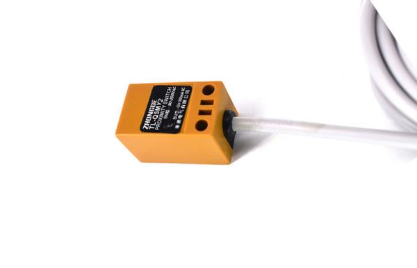Square Shape Normally Closed Proximity Switch , NPN / PNP NC Sensor