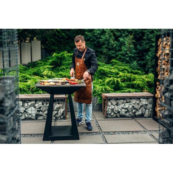 Черная покрашенная древесина горя на открытом воздухе варя гриль барбекю ямы огня квадрата стальной