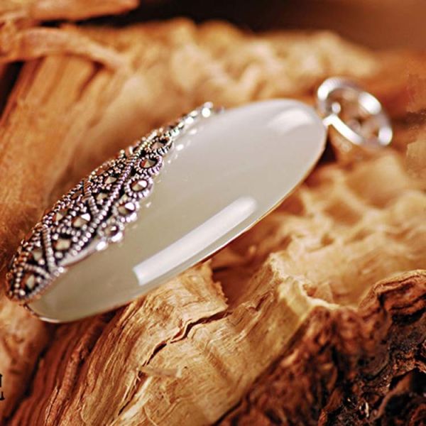 Retro Thai 925 Silver Red Agate Pendant with Marcasite and 18 Inches Chain (N11065WHITE)