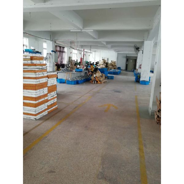 Пластикос креста и распятия ДП007 30км*17км пластикового золотого цвета кристос крусифиджос ы похоронных