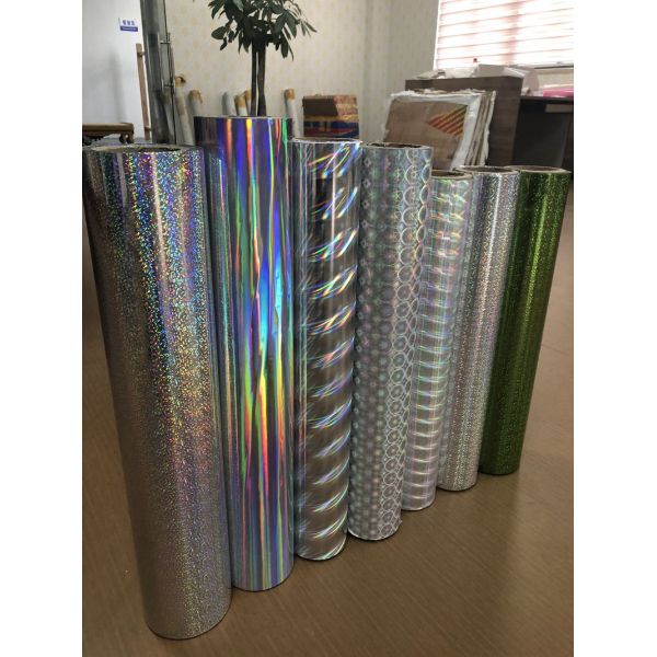 Folla de estampado en frío con patrón de arco iris / Folla de estampado en caliente holográfico para decoración de envases