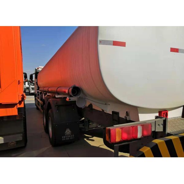 A7 6 * 4 engrasan el material del poder de caballo del camión de reparto 380 Q345 con el tanque 20cbm