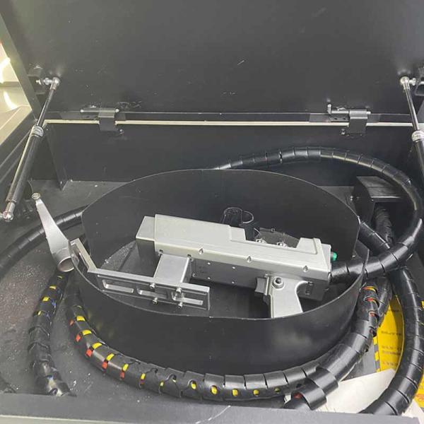 oxidação 1000w que limpa o laser, remoção de oxidação do laser da fibra 8000mm/S