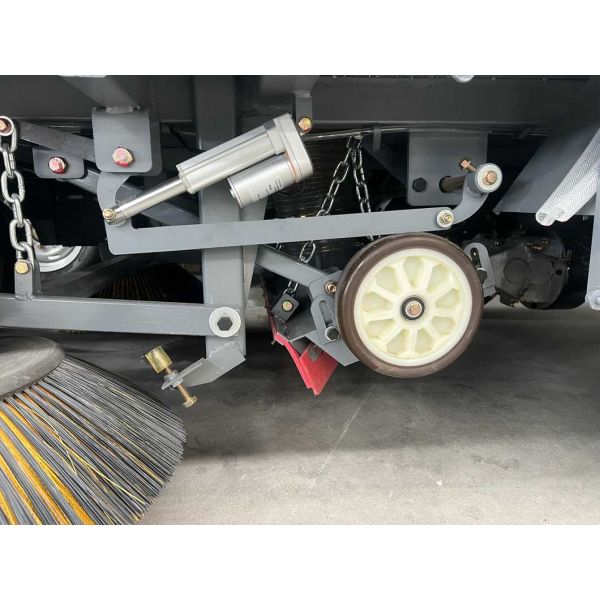 Ride-On Industrial Sweeper Powerful Dust Debris Collection Equipment