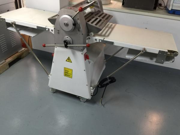 Machine de pressage de feuille de pâte