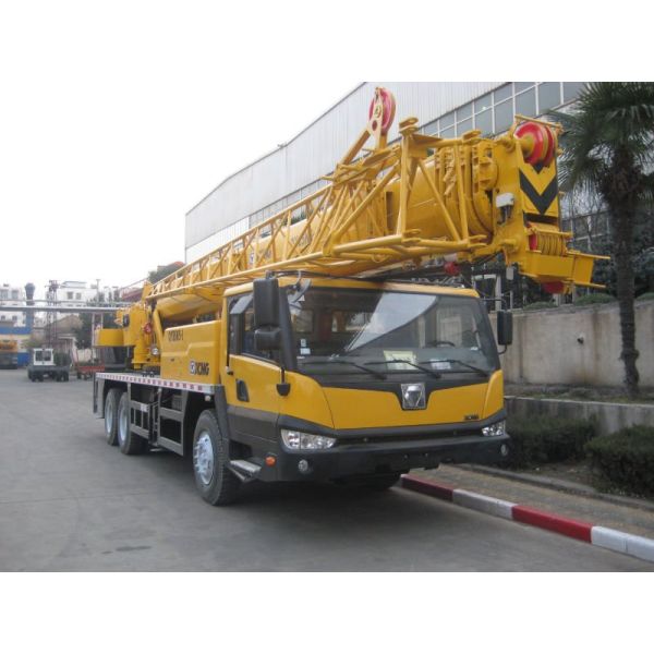 Mobile Truck Crane , Large Truck Mounted Crane With Big Torque Starting Point