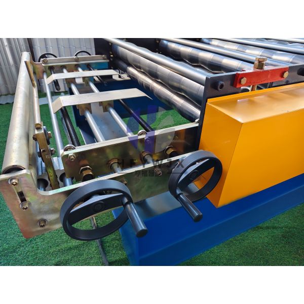 Premium 1100 Colored Steel Roof Tile Roll Forming Machine Hydraulic Double Linear Guide Rail Cutting