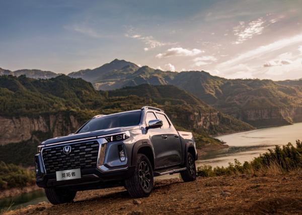 2024 ODM Auto Desporto Barato Alta Velocidade 120Kw 400Nm Gás Changan 4X4 Pickup Truck Explorer Carro Novo