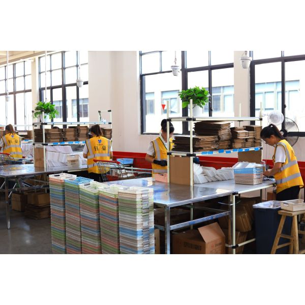 JIS 304 304L Screwed Pipe Fittings NPS 1/8inch Metal Pipe Screw Male Threaded Cross