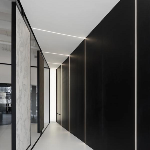 黒いストリップ チャネルをつける天井灯棒のための導かれたプロフィールは乾式壁プラスターGypsum3 T5アルミニウムを引込めた