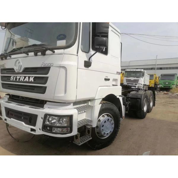 Ручной 6X4 Sinotruck HOWO Ручные грузовики Голова использованный тракторный грузовик с конструкцией радиальной шины