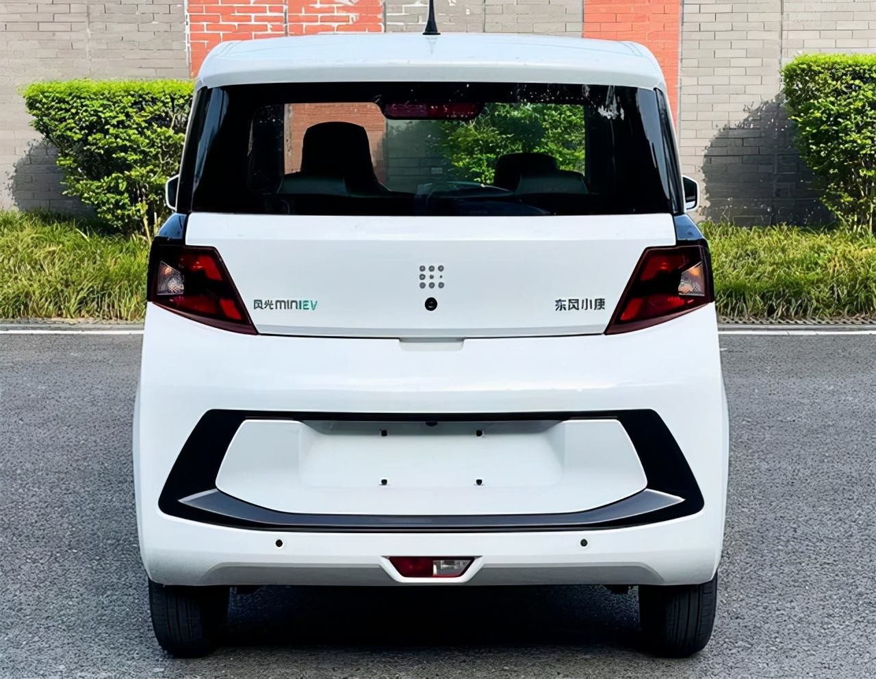 Автомобили Dongfeng EV энергии CLTC 180km мини электрические SUV FENGON новые