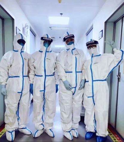 White Pp Disposable Surgical Gowns Polypropylene Isolation Gowns For Hospital