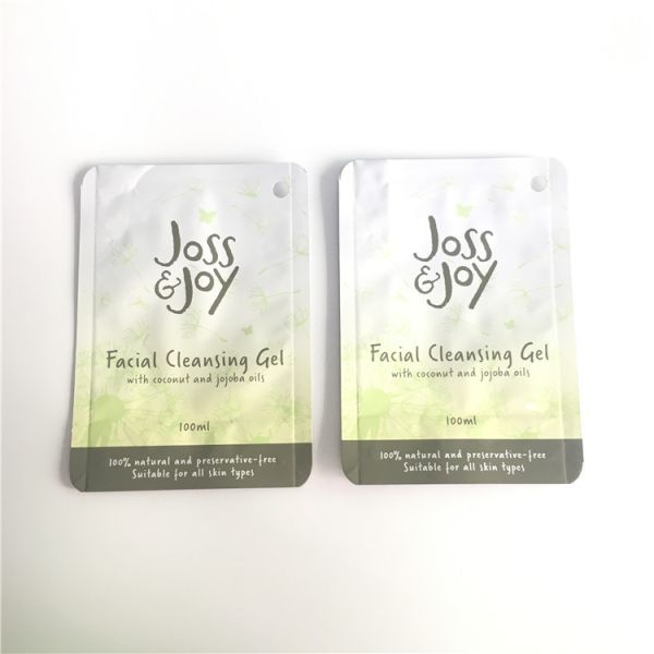 A folha de alumínio da soldadura térmica ensaca o saquinho plástico para o creme do Facial da amostra dos cuidados com a pele