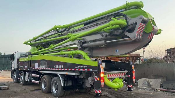 2014 Zoomlion 52m Concrete Pump Truck Mounted  Semi Dry Hydraulic