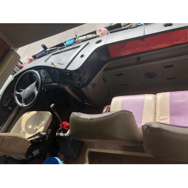 61 Seats High Roof Used Diesel Bus , YUTONG 247KW Used Tour Bus 2012 Yea