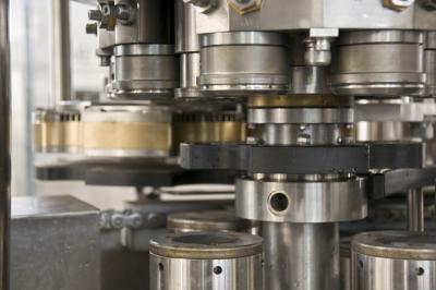 Latas de alta velocidade Pop alumínio pode encher máquina pneumática controle 3000 / hora (300 ml)