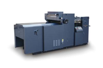 350gsm máquina de envernizamento UV 5000pcs/H da largura da placa 620mm