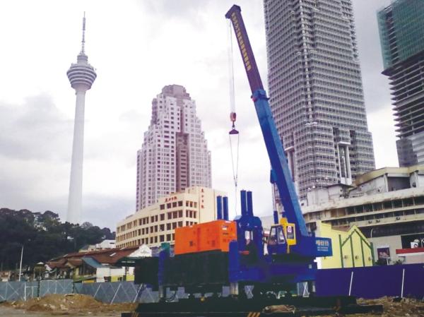 Rotary Pile Drilling Rig 200 Ton Low Noise Low Vibration 1.9m Piling Stroke