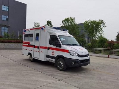 3300 Gross Vehicle Weight 4x4 Emergency Ambulance Car With Manual Transmission Type