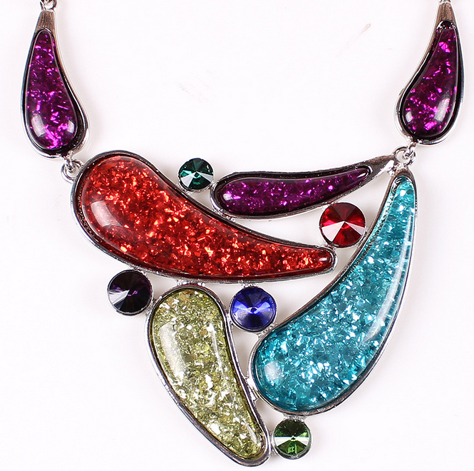 European retro-grade resin glitter sprinkled with diamond necklace with earrings