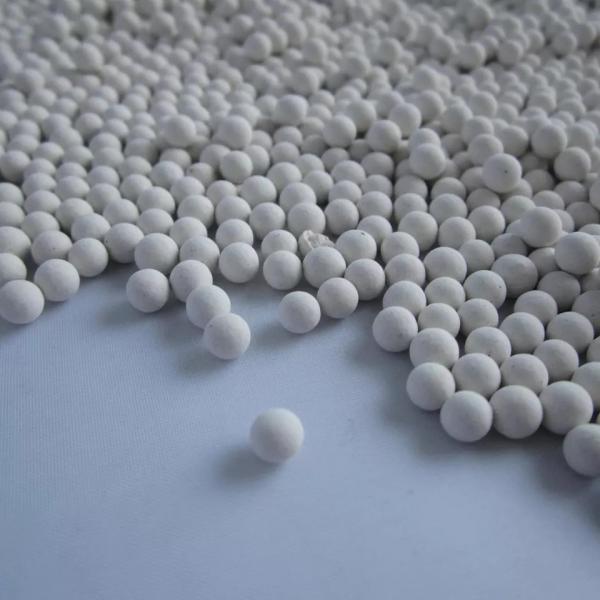 venda a retalho de bolas biológicas brancas Bolas cerâmicas minerais para distribuidores de água potável bolas biológicas filtros para purificação de água