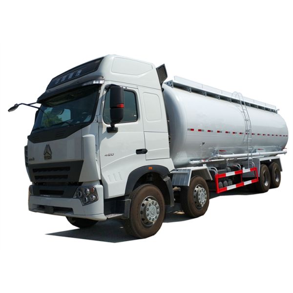 HOWO 6 Wheel Cement Carrying Trucks , 4x2 10m3 Bulk Tank Truck High Safety / Reliability