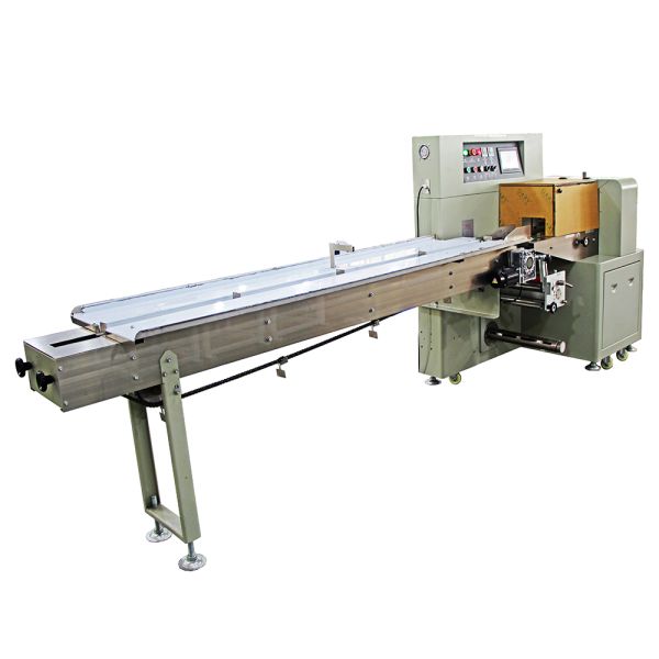 Manufacturing Price Full Automatic Pillow Equipment Bag Cake Candy Packaging Machine