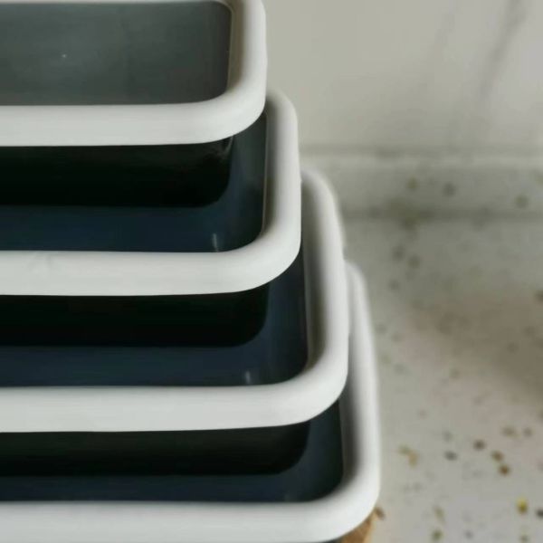 Rectangular Enamel Food Storage Containers Outdoor Picnic Lunch Box With Lid Easy Clean