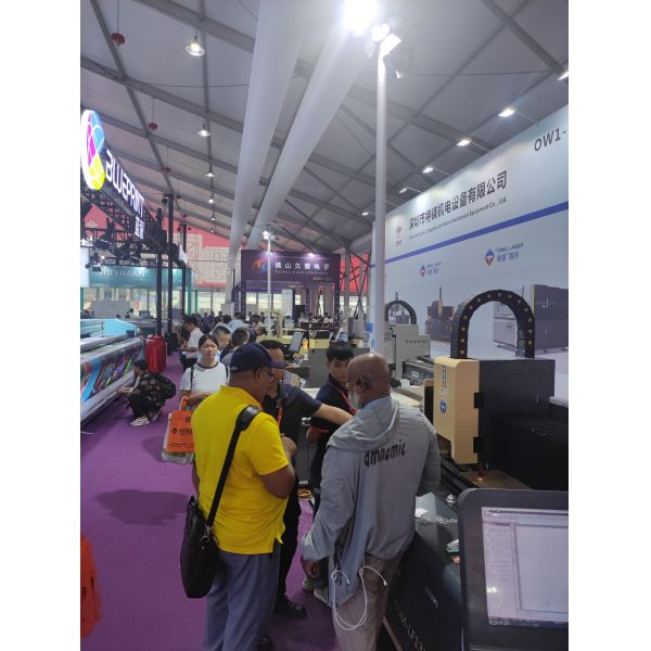 300W Automatic Multifunctional CO2 Laser Cutting Machine CNC Laser Cutter for Wood and Crystal