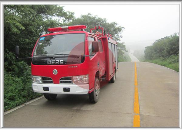 Dongfeng Water Pumper Fire Truck 73kw Engine Power 2000kg Tank Capacity