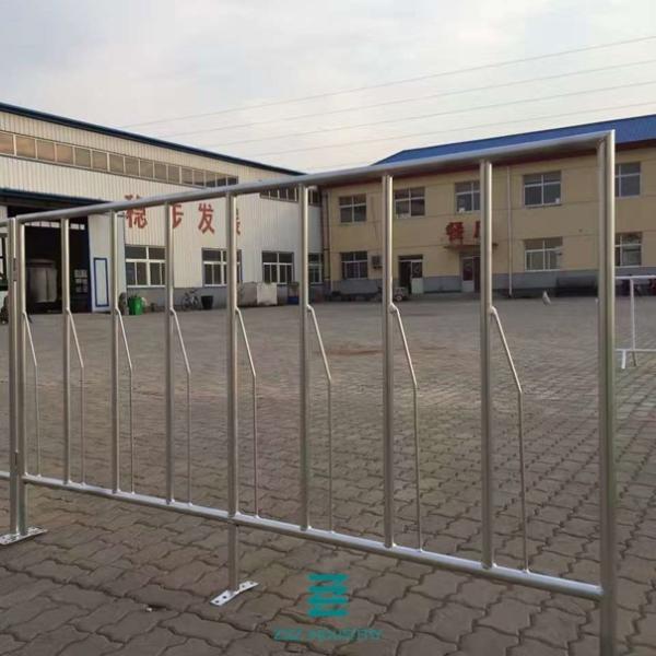 Galvanized Steel Wire Mesh Panels , Q235 Tube Cattle Feed Barriers