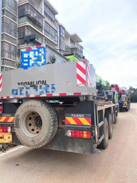 Numéro d'arbre 41m Longueur principale de la tige Zoomlion Ztc250A552 Grue de camion de 25 tonnes Grue mobile utilisée