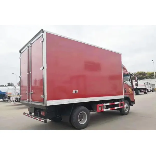 Sinotruck HOWO 4X2 5-10t Freezer Cooling Refrigerator/Refrigerated Truck