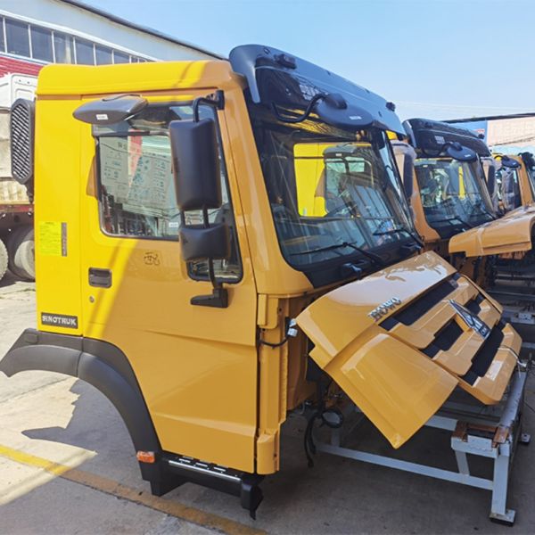 The stable quality of SinoTRUK's new HOWO HW76 cab accessories, the minimum order quantity of 2016 new model is 1 piece