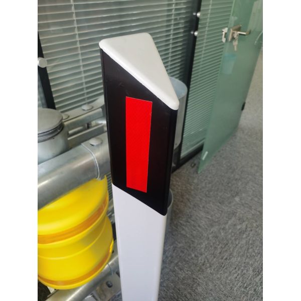 Flexible PVC Delineator Post with 3M Reflective Film Designed to Withstand Impact and Provide High Visibility for Roadside Traffic Safety