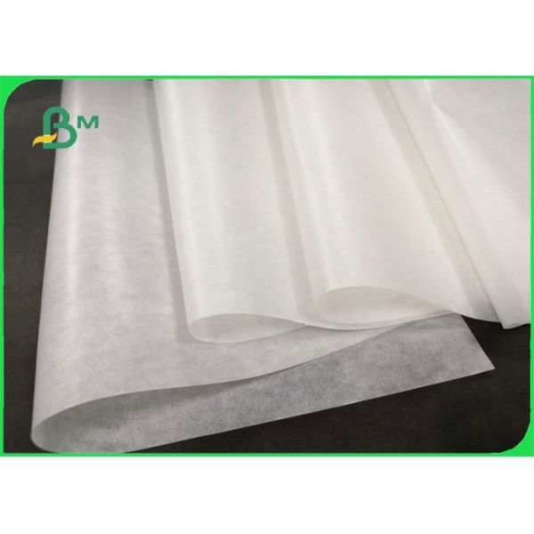 papel impermeable a la grasa blanco natural 40gsm para la hamburguesa que envuelve la caja fuerte de la comida de los 76CM