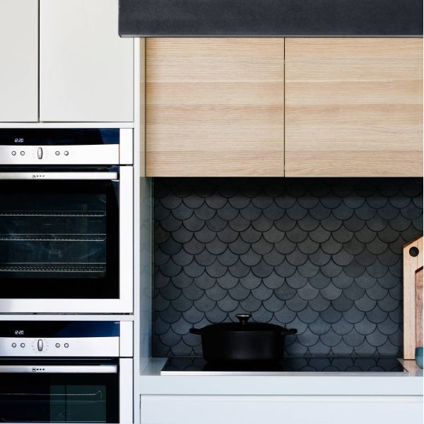 White Housing Kitchen Cabinet Modern Melamine Wood Grain Kitchen Units OEM ODM