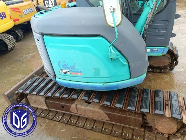 Строго настроенный экскаватор Sk70 Kobelco с эффективными системами охлаждения