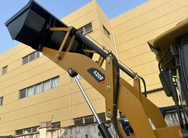 EPA Использованный буксируемый экскаватор CAT 420F Использованный экскаватор Caterpillar Backhoe